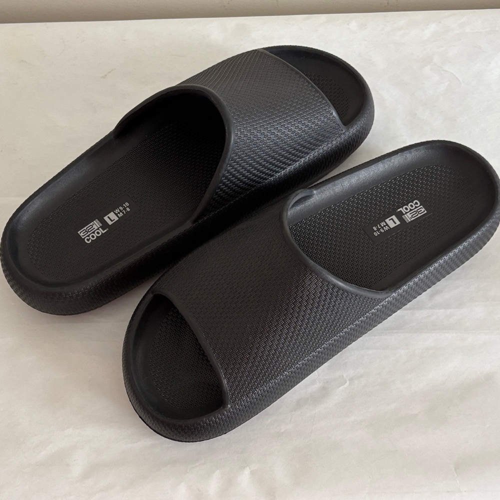 32 DEGREES COOL Cushion Slides Unisex (W)Women's 9-10 (M)Men's 7-8 Black Large